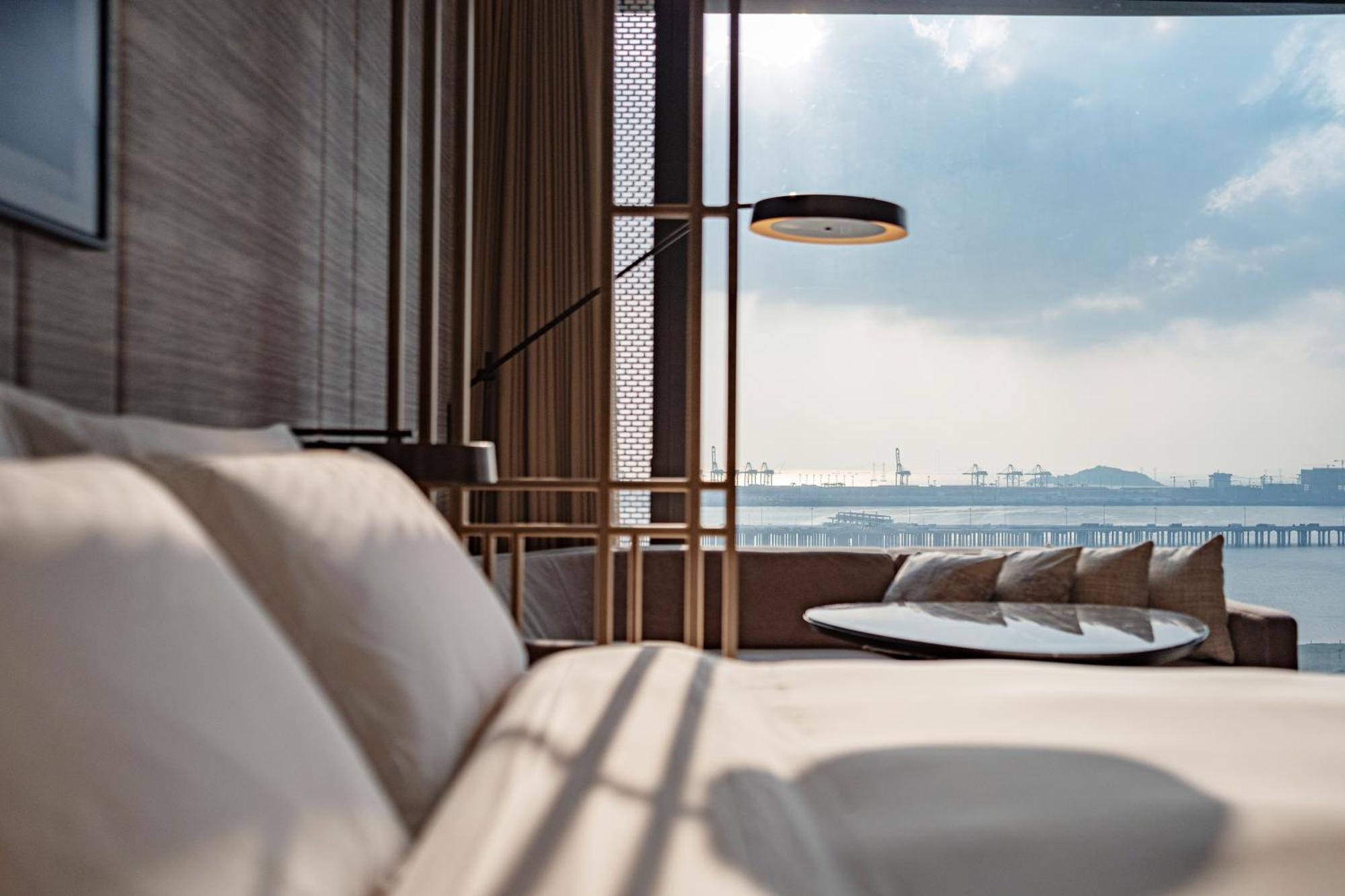 Conrad Shenzhen, The First Art Museum Hotel In Greater Bay Area With The Stunning Bay And Sunset View In The Hotel Terrace Exteriör bild