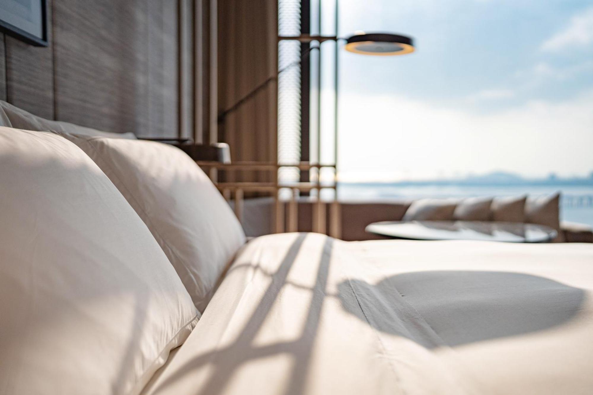 Conrad Shenzhen, The First Art Museum Hotel In Greater Bay Area With The Stunning Bay And Sunset View In The Hotel Terrace Exteriör bild
